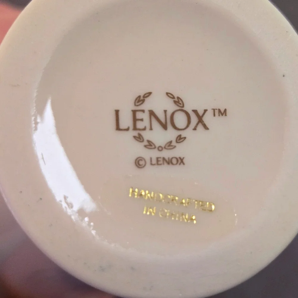 Lenox Cream Rose Bud Vase Gold Trim Handcrafted China‎ Decorative Accent